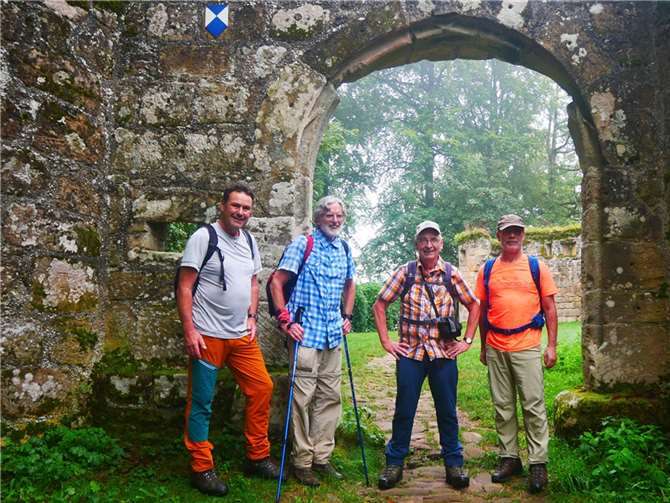 Die Watzmänner an der Burgruine Gräfenstein. Foto: privat