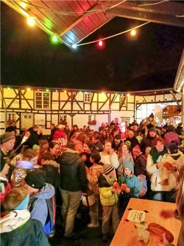 Die Weckenausgabe im Köllenhof.