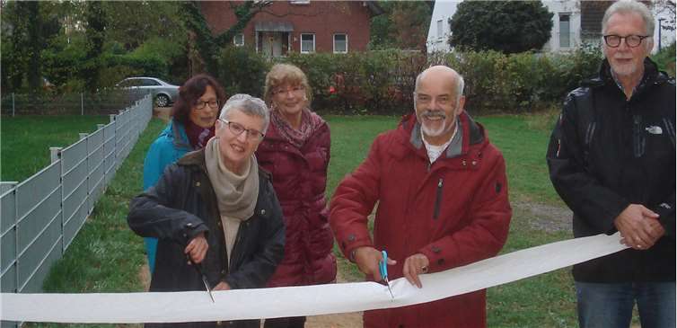 Die Wegeinweihung wurde mit den Nachbarn gefeiert.privat