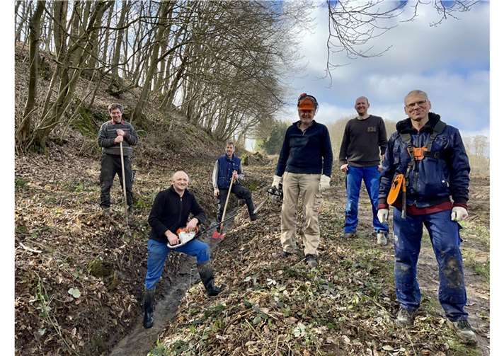 Die Wegepaten bei der Reinigung des Markusgraben auf dem Vulkan und Panoramaweg.  Fotos: privat