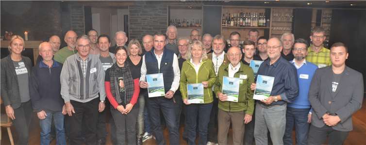 Die Wegepaten kümmern sich ehrenamtlich um die Wegepflege des Westerwaldsteigs.Foto: WTS