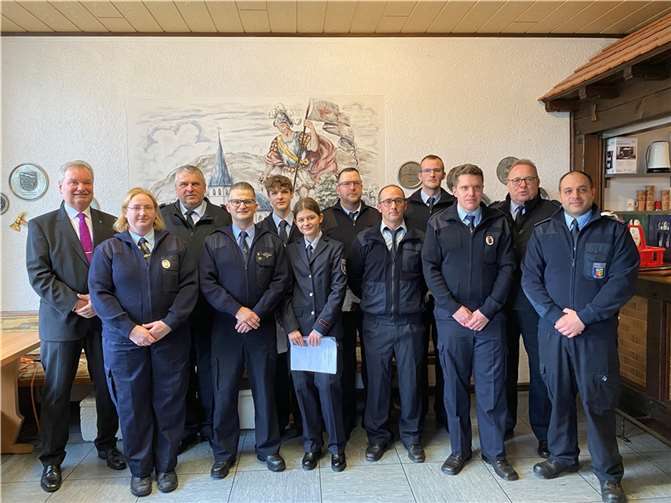 Die Wehrleute und Alterskameraden beim Dreikönigsfrühschoppen.  Foto: FFW Unkel