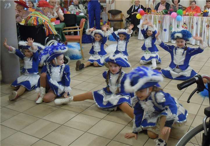 Die Weiberner Funken präsentierten einen flotten Gardetanz.