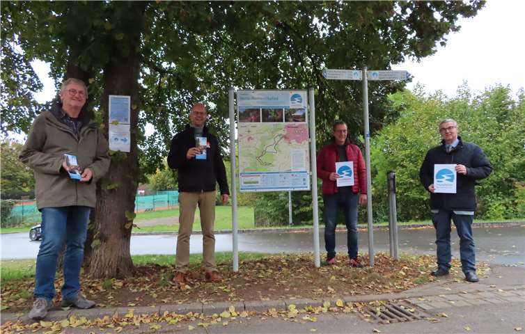 Die „Weihepaten“ Ortsbürgermeister Lothar Kalter, Stellv. Geschäftsführer der Remet, Michael Schwippert, Bürgermeister Maximilian Mumm und Landrat Dr. Alexander Saftig (v. l.). Foto: Ortsgemeinde