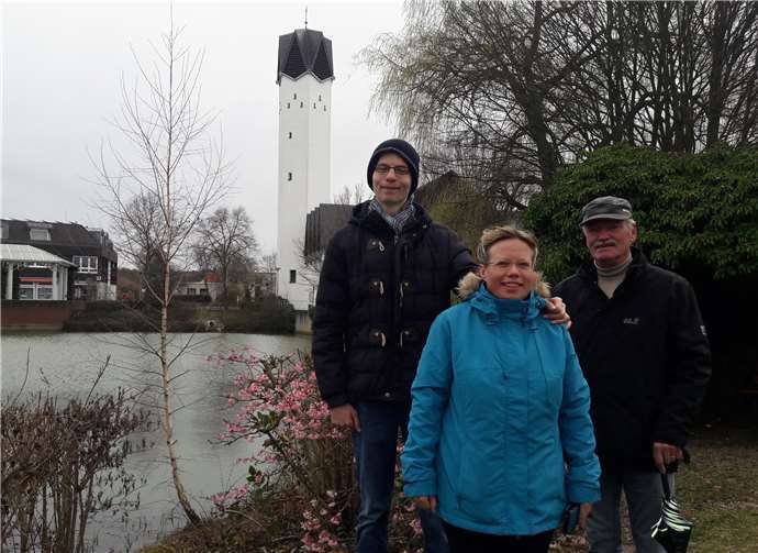 Die Weiherwarte beraten sich über eine bienenfreundliche Bepflanzung. Fotos: privat