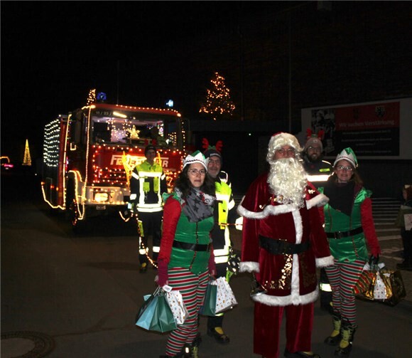 Die Weihnachts-Aktion der Feuerwehr Vettelhoven sorgte auch in diesem Jahr wieder für Begeisterung.  Foto: DU