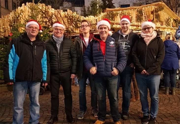 Die Weihnachtsbläser der Rot-Weißen Husaren gehören seit vielen Jahren zum Programm der lebenden Krippe in Andernach. privat