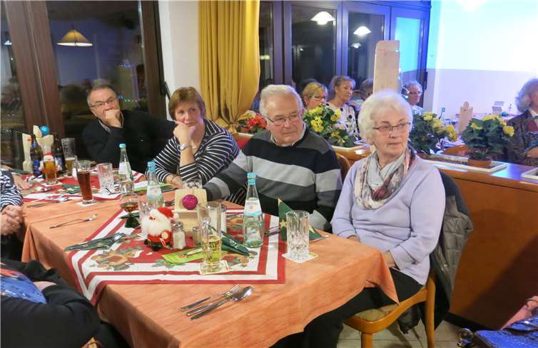 Die Weihnachtsfeier der Mitglieder von plus/minus 60 aktiv e.V. war gut besucht.  privat