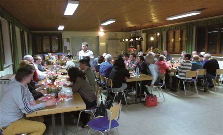 Die Weihnachtsfeier ließ bei den Mitgliedern der AH Brohl/Franken keine Wünsche offen. privat