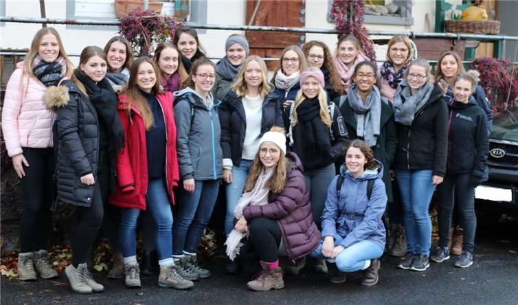 Die Wein-Majestäten trafen sich zu einer Glühwein-Wanderung. privat