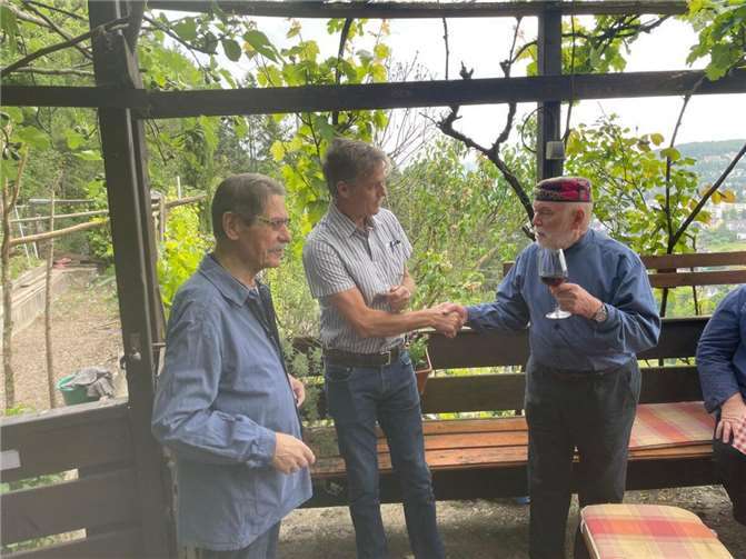 Die Weinbau-Bruderschaft Bad Breisig a.G. mit dem neuem Mitglied Phillip Stuart-Hill. Foto: privat