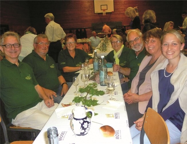 Die Weinfreunde Königinnenwingert Oberfell erlebte in Lehmen eine großartige Razejungenweinprobe. privat