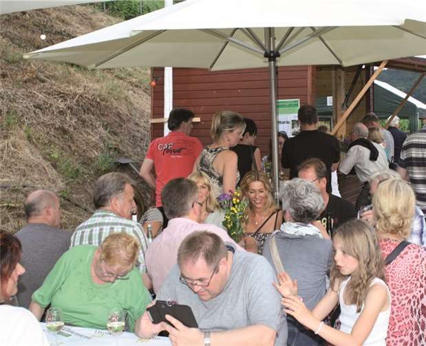 Die Weinfreunde erschienen zahlreich.