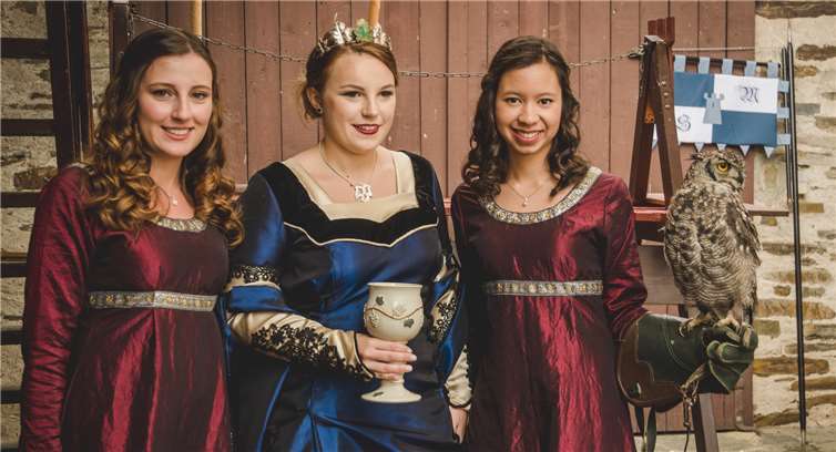 Historisches Weinfest in Heimerheim Die Weinkönigin von Heimersheim und ihre Prinzessinnen. Hagen Hoppe