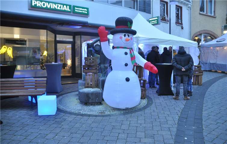 Die Weinlounge am Plattpopo-Brunnen.