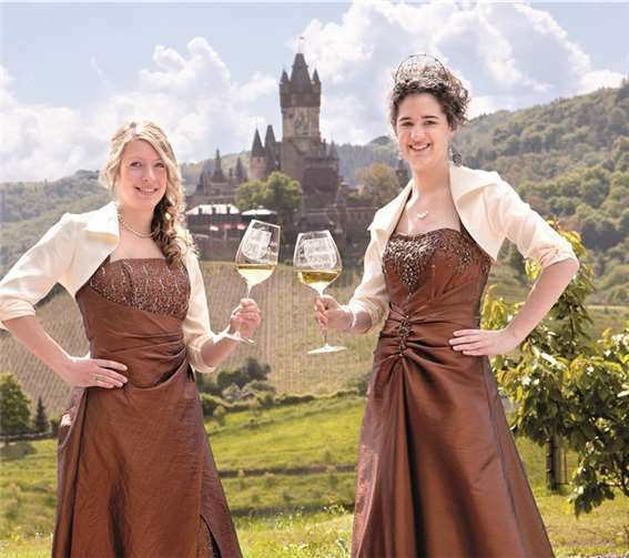 Die Weinmajestäten 2013 freuen sich auf ein geselliges Federweißenfest. privat