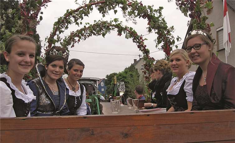 Die Weinmajestäten aus Heimersheim besuchten Dattenberg.  Privat