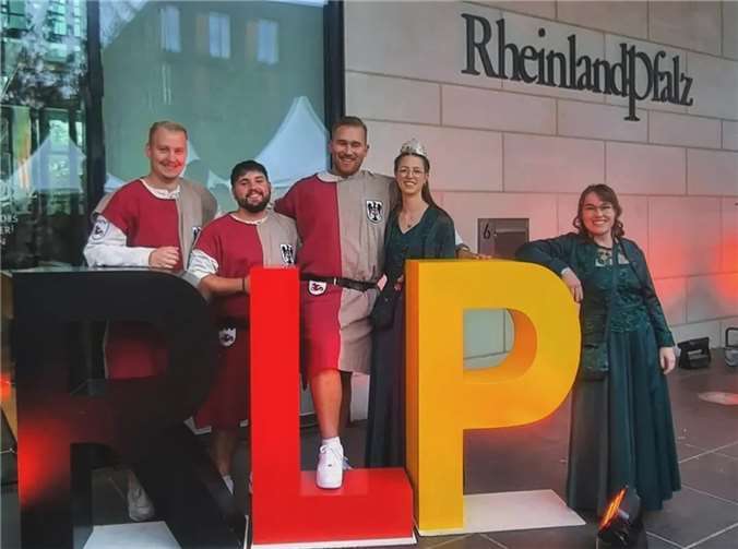 Die Weinmajestäten aus Kobern-Gondorf repräsentierten ihre Heimat in Berlin. Foto: privat