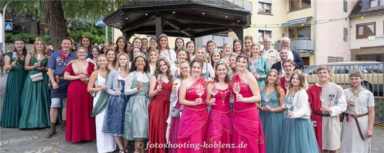 Die Weinmajestäten, die die Dieblicher Weinkultur repräsentieren, begrüßten die Besucher und luden ein, gemeinsam drei unvergessliche Tage zu verbringen. Fotos: fotoshooting-koblenz