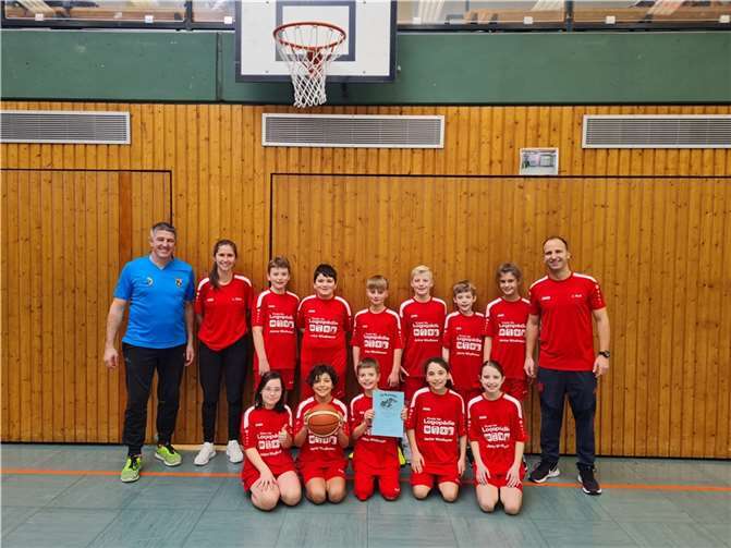 Die Weißenthurmer Basketball-Schulmannschaft. Quellen: Grundschule Weißenthurm