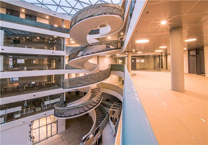 Die Wendeltreppe in der Dualen Hochschule Stuttgart ist ein architektonischer Hingucker.