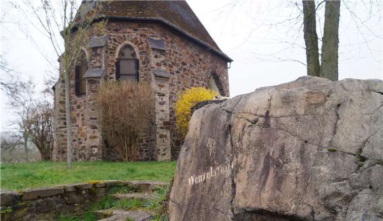 Die Wenzelkapelle mit dem Wenzelstein ist Treffpunkt einer Kolping-Veranstaltung unter freiem Himmel. Foto: privat