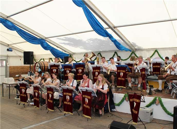 Die „Wershofener Musikanten“ sorgten beim Früh- und Spätschoppen für die passende musikalische Begleitung.