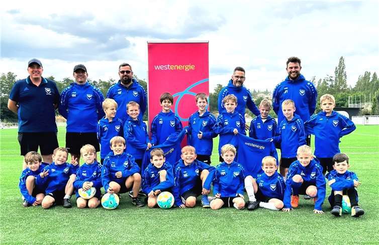 Die Westenergie AG hat die Nachwuchsspieler mit neuen Trainingsjacken versorgt. Foto: privat