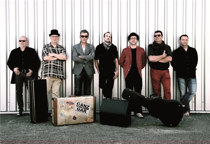 Die Westernhagen Tribute Band „Ganz & Gar“ macht den Auftakt beim Event „Rock und Wein“. privat