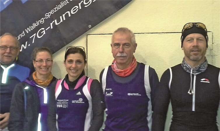 Die Westumer Lauftreffler kurz vor dem Start durchs Siebengebirge. privat