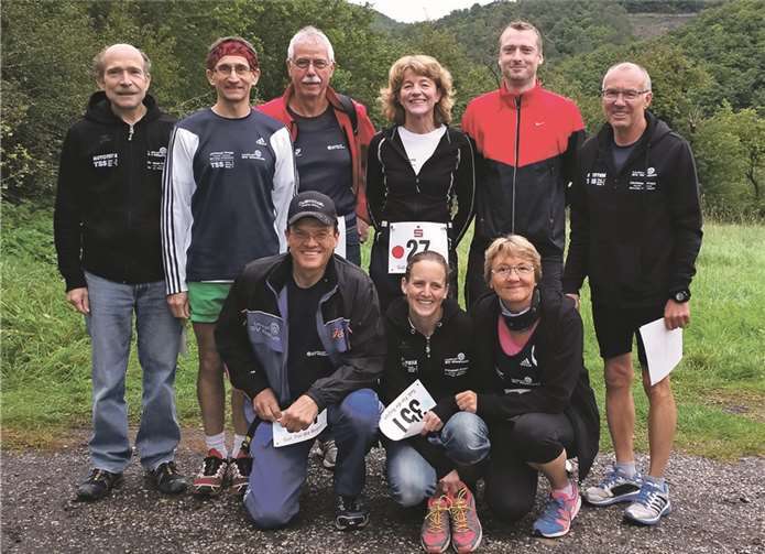 Die Westumer Lauftreffler stellten sich der Herausforderung des Panoramalaufs rund um die Burg Are. privat