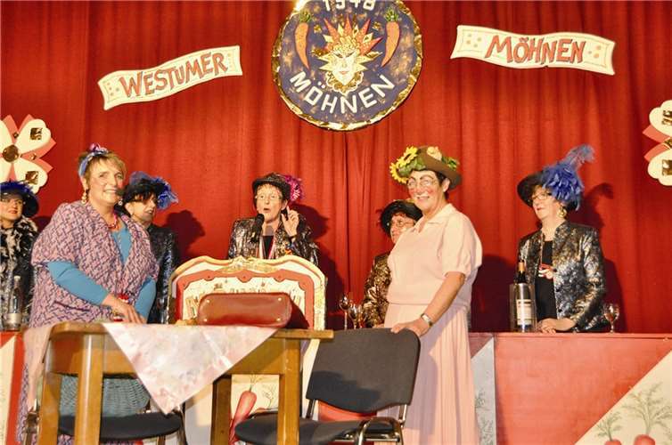 Die Westumer Möhne zeigten sich wieder in karnevalistischer Hochform ab