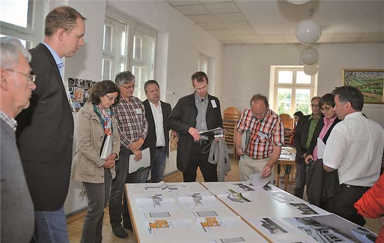 Die Wettbewerbskommission konnte sich vor Ort selbst ein Bild vom vielfältigen Löhndorfer Ortsleben machen. RÜ