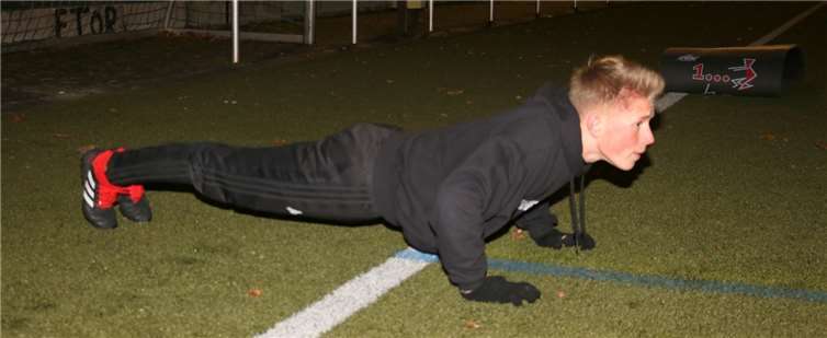 Die Wiederholungshäufigkeit beim Liegestütz wurde gemessen.