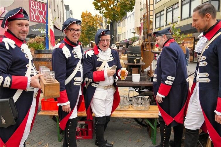 Die Wiedischen Grenadiere sind fester Bestandteil der Historischen Markttage und erinnerten an die Verleihung der Marktrechte im Jahr 1662.Fotos: FF
