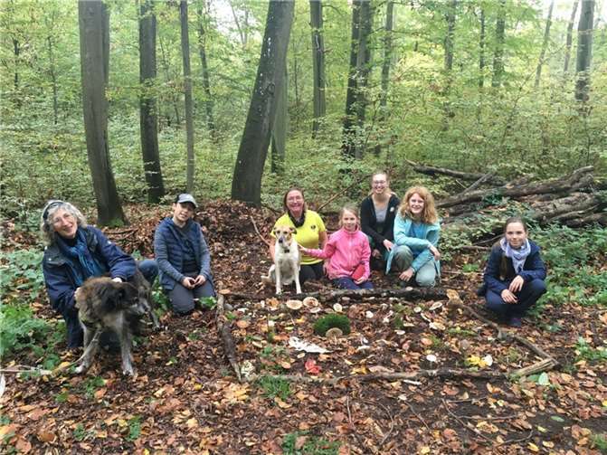 Die Wilden Eichhörnchen bei ihrem Oktober-Treffen, bei dem sich alles um Pilze drehte. Foto: privat
