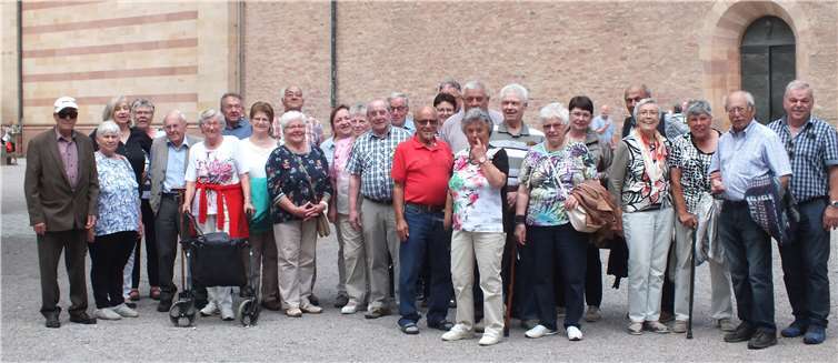 Die Wimbacher Senioren vor dem altehrwürdigen Speyerer Dom.Privat
