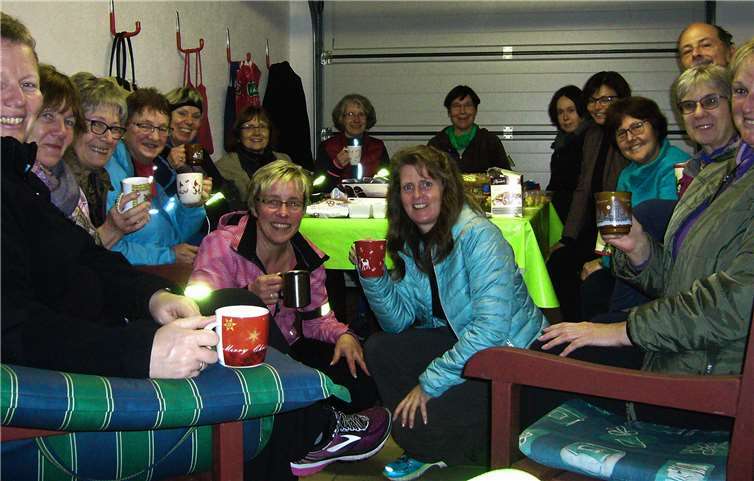 Die Wingerts-Walker stoßen auf ein sportlich-geselliges Jahr 2018 an.Patricia Masius