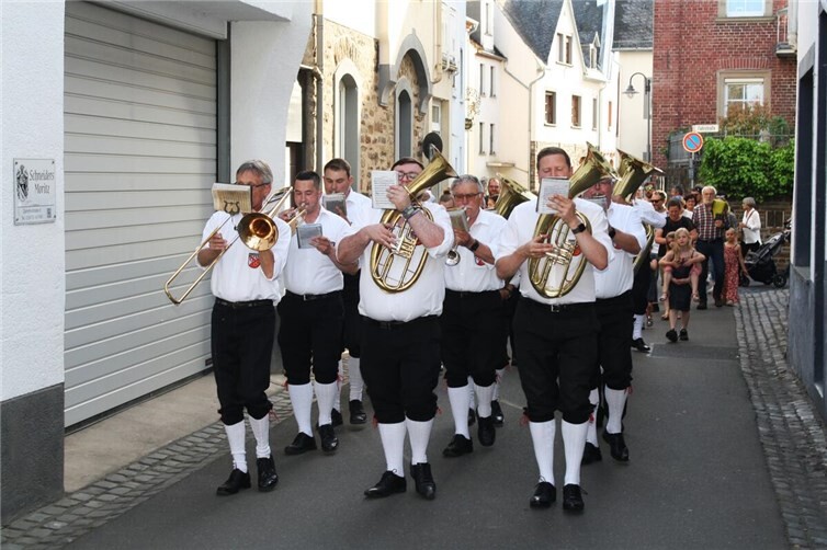 Die Winzerkapelle Pommern hatte zum traditionellen Sommernachtsfest auf den innerörtlichen „Spilles“ eingeladen.
