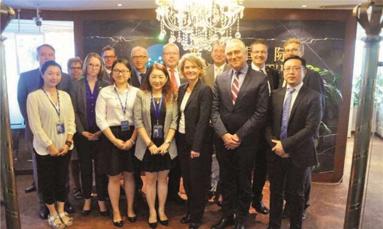 Die Wirtschaftsdelegation von Ministerin Eveline Lemke besuchte in Shanghai den chinesischen Kooperationspartner der Aktiengesellschaft Bad Neuenahr.
