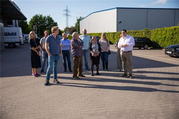 Die Wirtschaftsjunioren Rhein-Ahr waren zu Besuch bei der Wahl Firmengruppe.  Foto: Wahl Firmengruppe