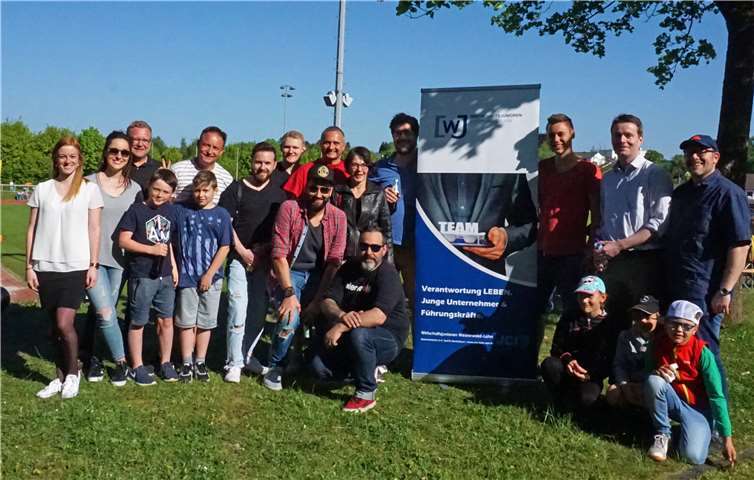 Die Wirtschaftsjunioren Westerwald-Lahn besuchten da Spiel der Fighting Farmers gegen die Straubing Spiders. Wirtschaftsjunioren Westerwald-Lahn