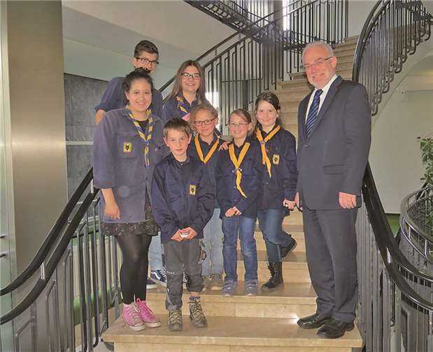 Die Wölflinge vom Stamm der Piraten (BdP Pfadfinder) besuchten den Oberbürgermeister im Rathaus. privat