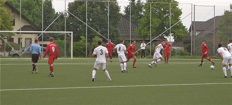 Die Wormersdorfer konnten sich nach dem ungefährdeten 9:1-Erfolg über den lang ersehnten Befreiungsschlag freuen. privat