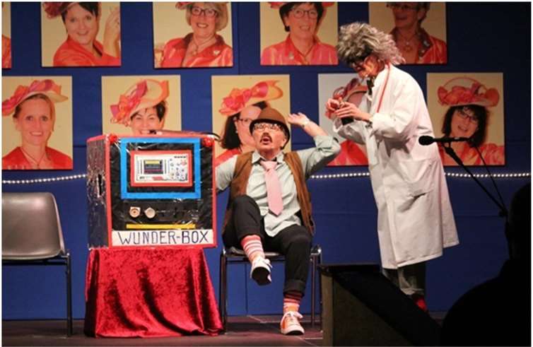 „Die Wunderbox“ sorgte für die volle Beanspruchung der Lachmuskeln.