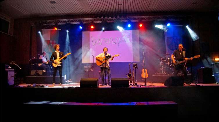 Die Wurzeln der Band „Bärenspiel“ liegen in Hillscheid –daher war ihr Auftritt an diesem Abend Pflicht.