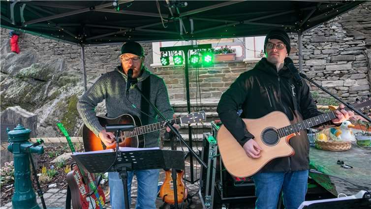 Die „Young Folks“ erfreuten das Publikum bei den „Altenahrer Ostergrüßen“ mit akustischer Musik von Rock bis Kölsch.
