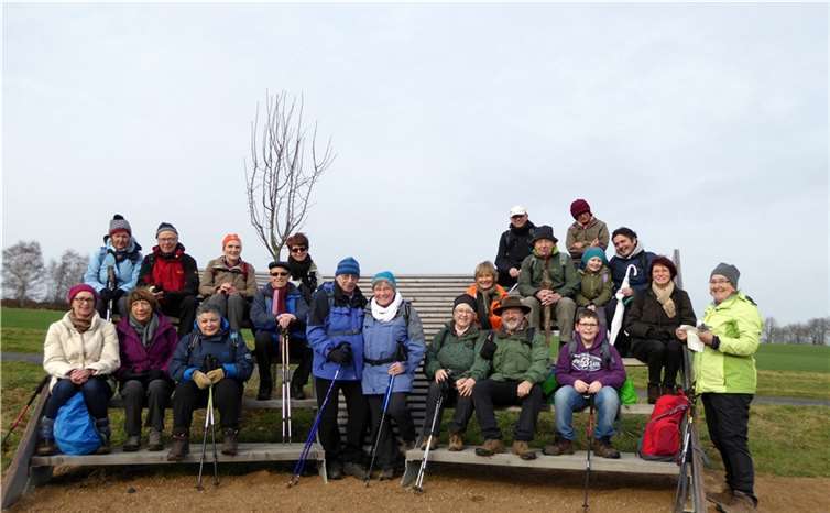 Die Z-Treppe war das erste interessante Holzobjekt des Wanderweges. privat