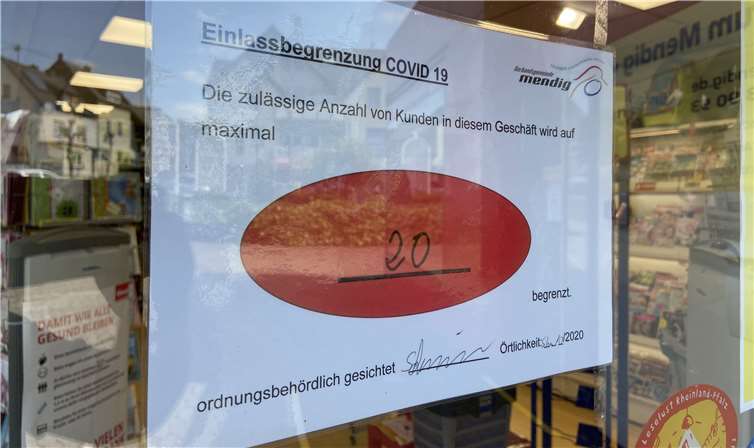 Die Zahl im roten Punkt gibt die Anzahl der Kunden an, die sich gleichzeitig in einem Geschäft in der Verbandsgemeinde Mendig aufhalten dürfen. Foto: VG Mendig