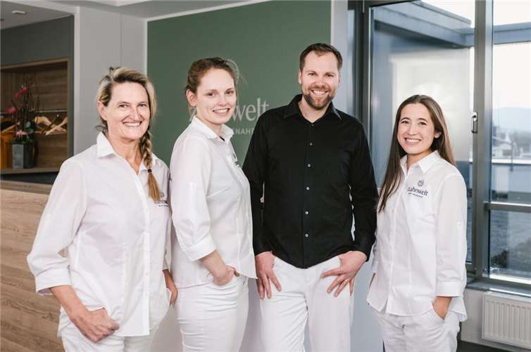Die Zahnärzte der Zahnwelt: (v.l.n.r). Dr. Silvia Aubell-Falkenberg, Dr. Theresa Kohlhaas, Philipp Nett und Kim Clever.  Fotos: Hannah Gatzweiler